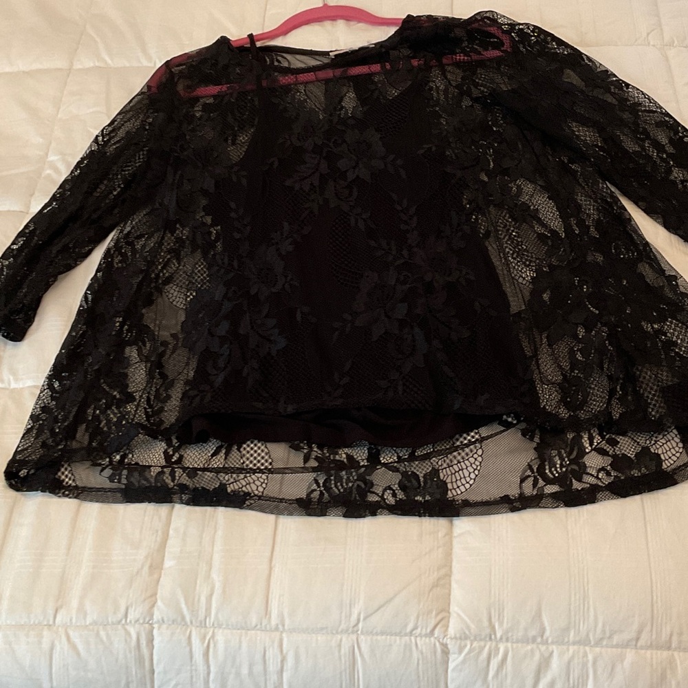 Black lace with shell, medium
